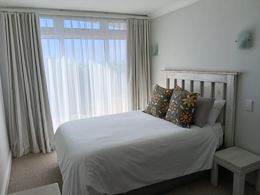 6 Bedroom Property for Sale in Wavecrest Eastern Cape
